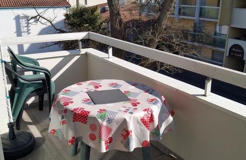 Arcachon Apartment | Flat with BALCONY 50m from the BEACH