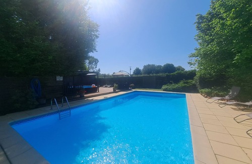 Saint-Pierre-de-Juillers Cottage | 'Fleurie' La Grange du Moulin -Just families - Fun for kids - Heated pool - wifi