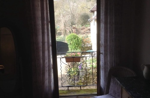 Saint-Remy-sur-Creuse Cottage | Fleurs de Glycine - A beautiful French Gite by the River Creuse