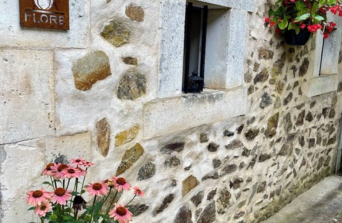 Bussiere-Badil Cottage | Flore (Vive le Vert)nnAt Vive le Vert we believe holidays are precious.