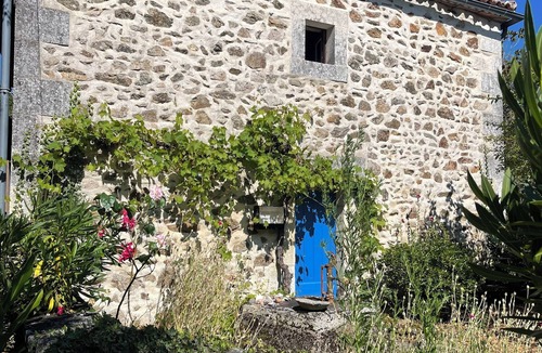 Bussiere-Badil Cottage | Flore (Vive le Vert)nnAt Vive le Vert we believe holidays are precious.
