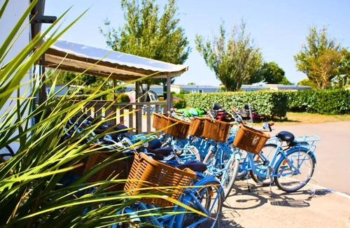 Loix House | Flower Camping Les Ilates * - Mobil-Home COMFORT 27.5m2 (2 bedrooms) + TV + semi-covered terrace 6 people