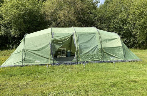 Blond RV Rental | Fonclaire Holidays - Carpers Rest Field View