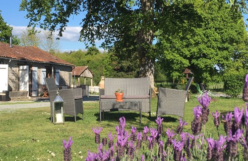 Blond RV Rental | Fonclaire Holidays - Carpers Rest Field View
