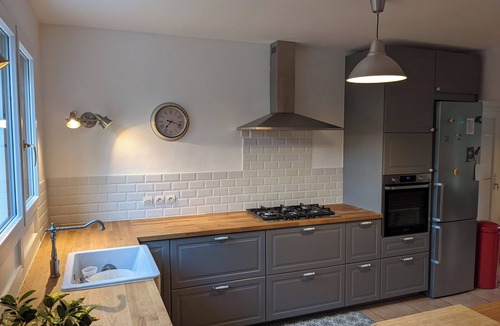 Saint-Aubin-de-Medoc Villa | Forget your worries in this spacious and serene accommodation. House in a park.