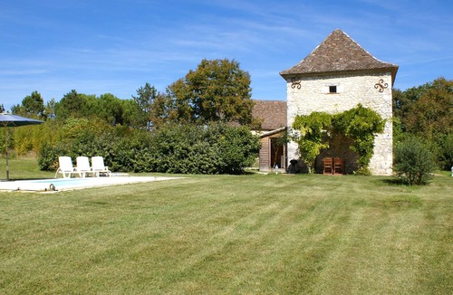 Conne-de-Labarde House | Former dovecote restores and supplies, with private pool