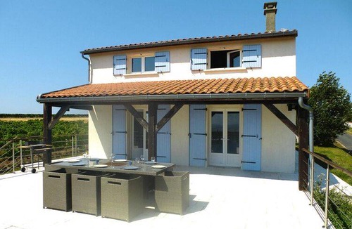 Chenac-Saint-Seurin-d'Uzet House | 150 m² House ∙ 4 bedrooms ∙ 8 guests