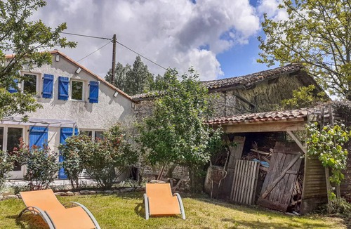 Fontenille-Saint-Martin-d'Entraigues House | 100 m² House ∙ 1 bedroom ∙ 5 guests