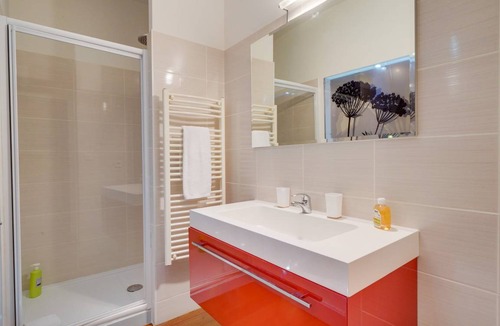 Bordeaux Golden Triangle Apartment | 90 m² Apartment ∙ 1 bedroom ∙ 2 guests