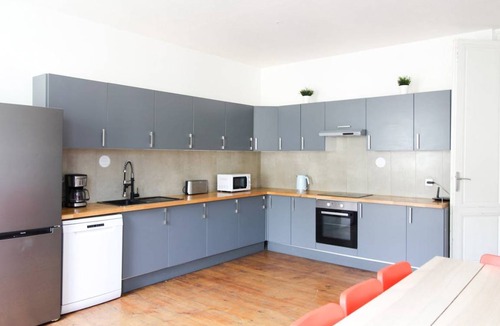 Bordeaux City Centre Resort | 166 m² Private room ∙ 1 bedroom ∙ 7 guests