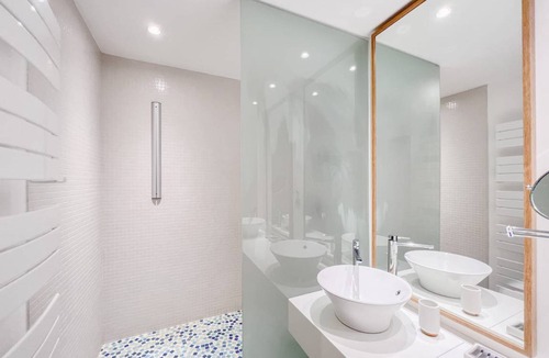 Bordeaux Golden Triangle Apartment | 75 m² Apartment ∙ 2 bedrooms ∙ 4 guests