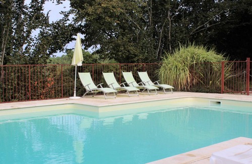 Saint-Amand-de-Belves Cottage | Family cottage with pool, air conditioning, pet-friendly near Belvès