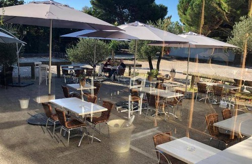 Port-Saint-Louis-du-Rhone Hotel | 19 m² Hotel ∙ 8 guests