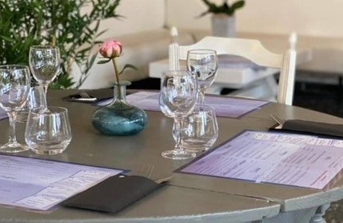 Port-Saint-Louis-du-Rhone Hotel | 19 m² Hotel ∙ 8 guests