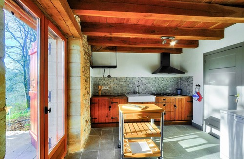 Rouffignac-Saint-Cernin-de-Reilhac Ski Chalet | In the heart of the Dordogne, house for 6, pool
