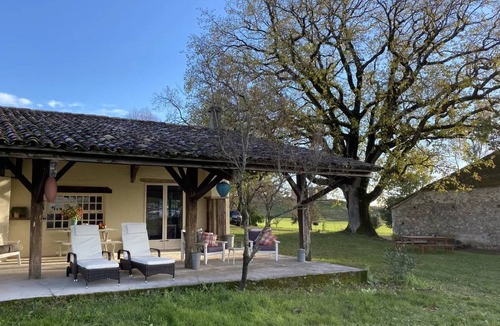 Saint-Etienne-de-Villereal House | 100 m² House ∙ 2 bedrooms ∙ 4 guests