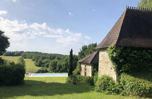 Saint-Felix-de-Bourdeilles House | 360 m² House ∙ 8 bedrooms ∙ 17 guests