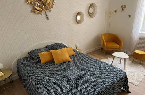 Saint-Georges-les-Baillargeaux Bed & Breakfast | Maison d'Hôtes near Futuroscope - 2 to 6 pers with SPA & Private pool