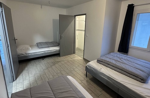 Saint-Georges-les-Baillargeaux Villa | Large living villa