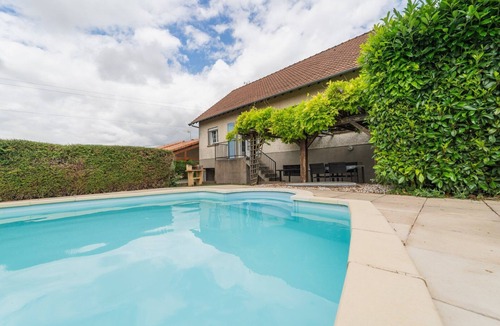 Saint-Georges-les-Baillargeaux House | Champ de Gain: family home with swimming pool 10 minutes from Futuroscope