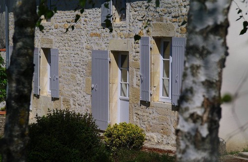 Saint-Hilaire-de-Villefranche House | Spacious Charentais Farmhouse Among Fields Of Sunflowers And Vineyards
