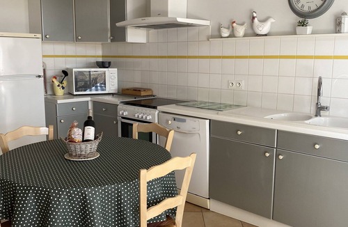 Saint-Hilaire-de-Villefranche House | Maison au Calme à la Campagne - Décor Soigné - Pour 6 Personnes