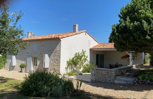Saint-Hilaire-de-Villefranche House | Maison au Calme à la Campagne - Décor Soigné - Pour 6 Personnes