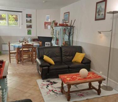 Saint-Medard-de-Guizieres Apartment | 60 m² Apartment ∙ 2 bedrooms ∙ 4 guests