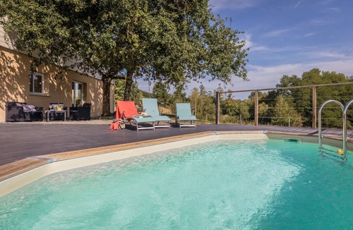 Saint-Pantaleon-de-Larche House | 160 m² House ∙ 4 bedrooms ∙ 10 guests