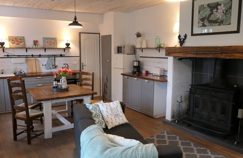 Sorges-et-Ligueux-en-Perigord Cottage | Gite La Banette - This cozy 1-4 person gite is fully equipped.