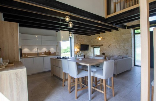 Sorges-et-Ligueux-en-Perigord Cottage | Air-conditioned house with terrace and Wi-Fi, pets allowed, near Périgord Vert