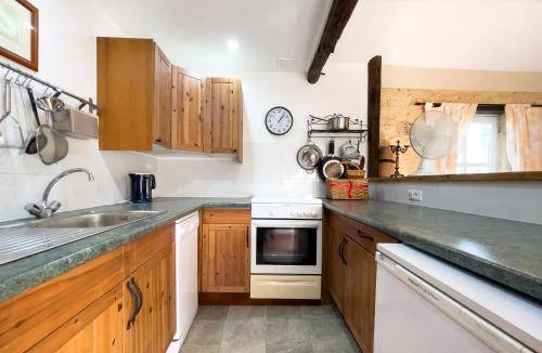 Sainte-Alvere-Saint-Laurent-les-Batons Bed & Breakfast | 50 m² Bed and breakfast ∙ 3 guests