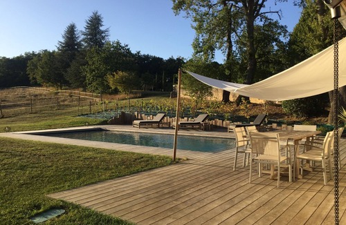 Salleboeuf Apartment | Furnished cottage accommodation with pool close to Bordeaux