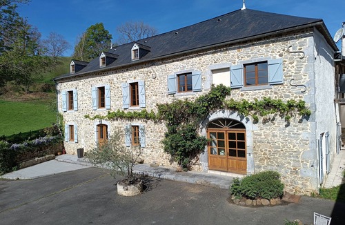 Sevignacq-Meyracq House | Gîte 4 en Vallée D'ossau, Avec Piscine et Parc Arboré. Idéal Pour les Familles