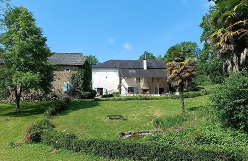 Sevignacq-Meyracq House | Gîte 4 en Vallée D'ossau, Avec Piscine et Parc Arboré. Idéal Pour les Familles