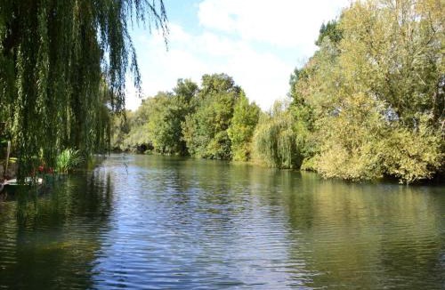 Saint-Genis-d'Hiersac House | Gîte au bord de la Charente avec jardin privatif, wifi fibre, vélos et équipements familiaux - FR-1-653-162