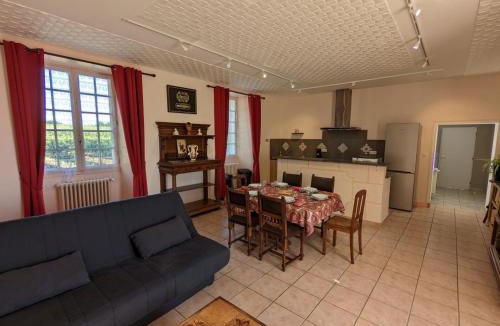 Cherves-Richemont House | Gîte avec 3 chambres, jardin privatif, 12 vélos, proche de Cognac - FR-1-653-205