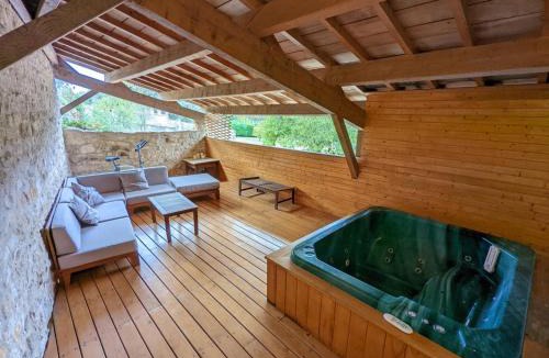 Charras House | Gîte avec Piscine Chauffée, Jacuzzi et Jardin Privé - FR-1-653-156