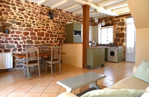 Objat House | Gîte "côté pré"- "Les sources" self-catering estate, Objat, Corrèze