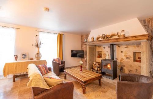 Beynat Apartment | Gîte Chabrignac, jacuzzi et sauna privatif, piscine chauffée partagée, Wifi, salle de jeux