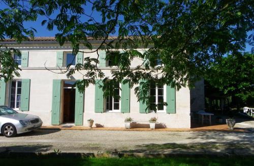 Gemozac House | Gîte cosy, sur jardin, terrasse privée, parking au calme en rdc
