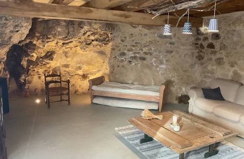 Castels House | Gîte de Charme Dans une Ancienne Métairie "La Grotte"