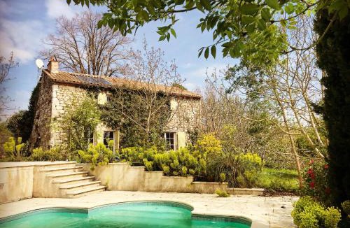 Lusignan-Petit House | Gîte de charme à la campagne