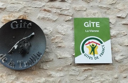 Saint-Maurice-la-Clouere House | Gîte de la Treille