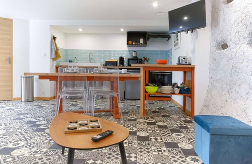 Tulle Apartment | Gîte Des Cîmes.Hidden jewel of Corrèze.Exceptional view and Winter Lounge