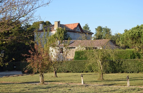 Aiguillon House | Gîte en Pierre au Coeur D'un Domaine Touristique