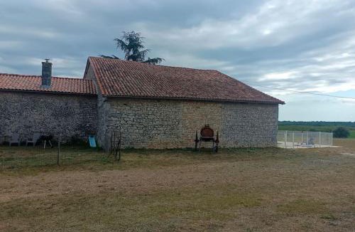 Charras House | Gîte familial à charras (3 étoiles)