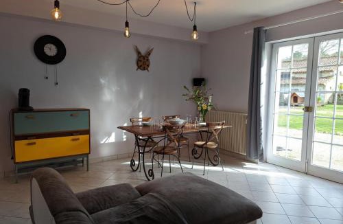 Chadurie House | Gîte familial avec piscine chauffée et wifi, au cœur de la nature, proche Chadurie, Charente - FR-1-653-172