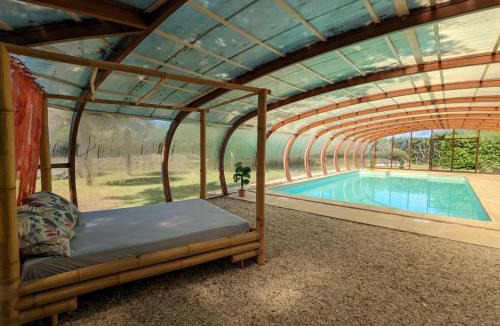Chadurie House | Gîte familial avec piscine chauffée et wifi, au cœur de la nature, proche Chadurie, Charente - FR-1-653-172