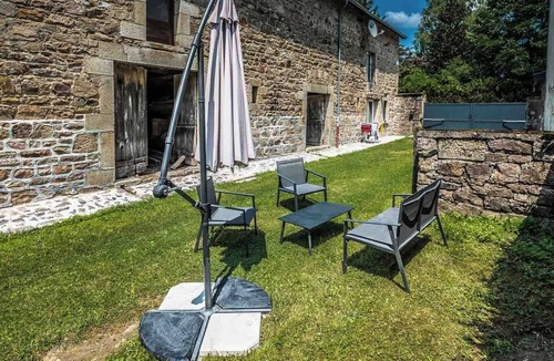 Royere-de-Vassiviere House | Gîte Jardin - Broussas Beach - Stay In Vassivière
